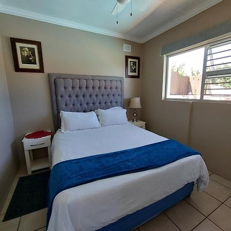 Poolside Guest House Port Shepstone Exterior photo