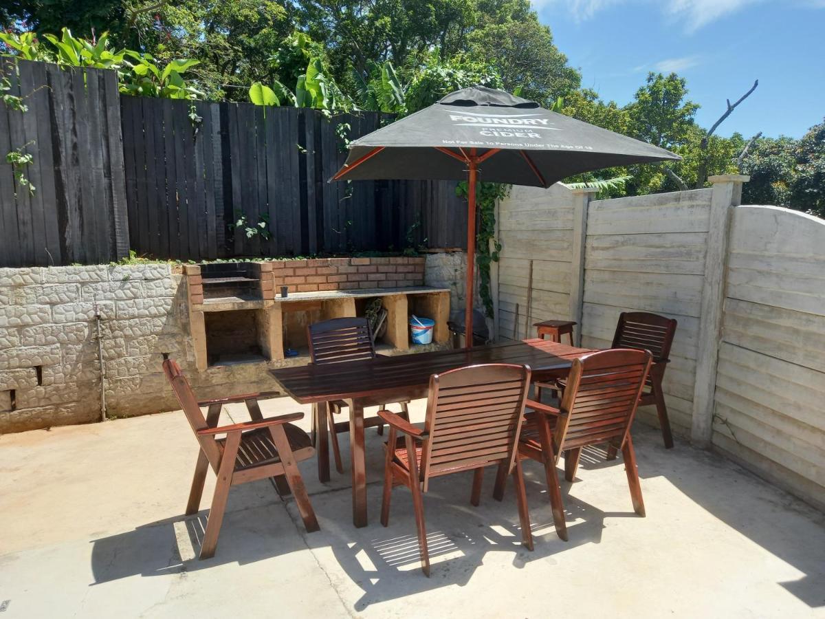 Poolside Guest House Port Shepstone Exterior photo